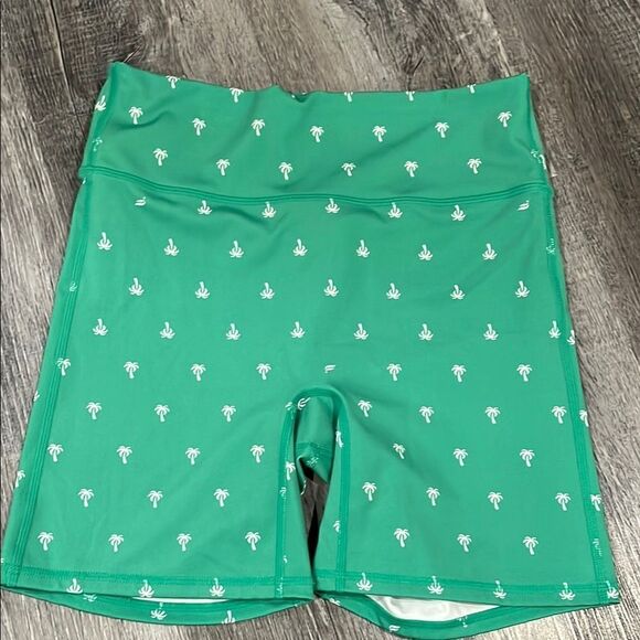 Motion 365+ Fabletics NWOT Green Palm Tree Print Biker Shorts - M - Picture 6 of 10